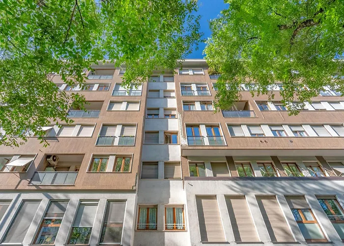 Easy Isola Apartment